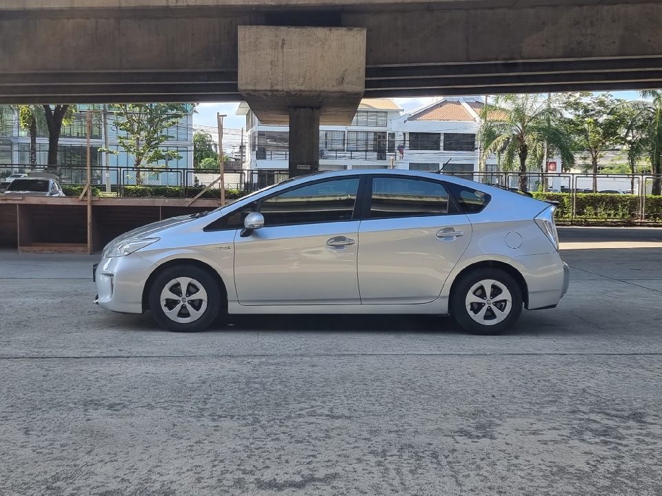 TOYOTA PRIUS 1.8 Hybrid AT ปี 2013