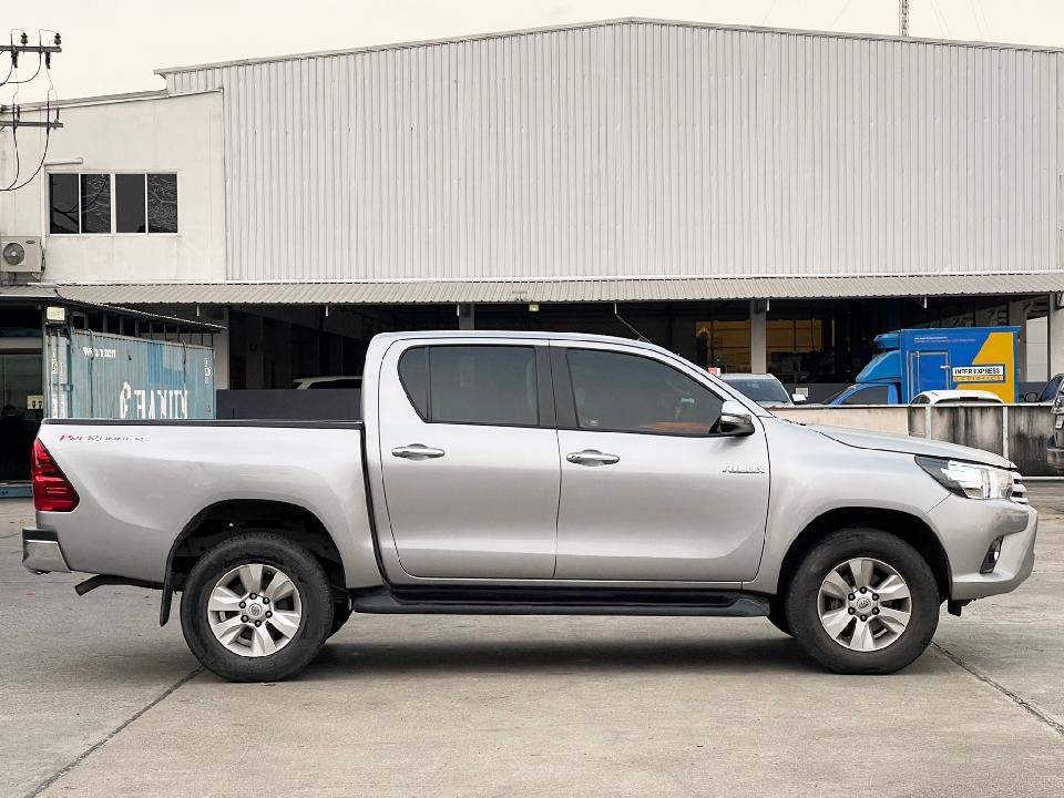 Toyota Revo Prerunner Double Cab 2.4 E auto ปี 2016 ฟรีดาวน์