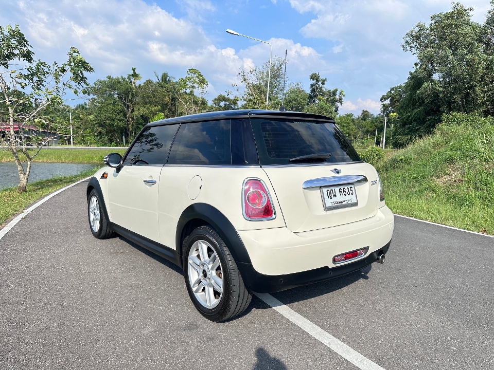 MINI COOPER Hatchback R56  1.6L AT  2011