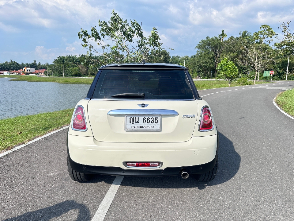 MINI COOPER Hatchback R56  1.6L AT  2011