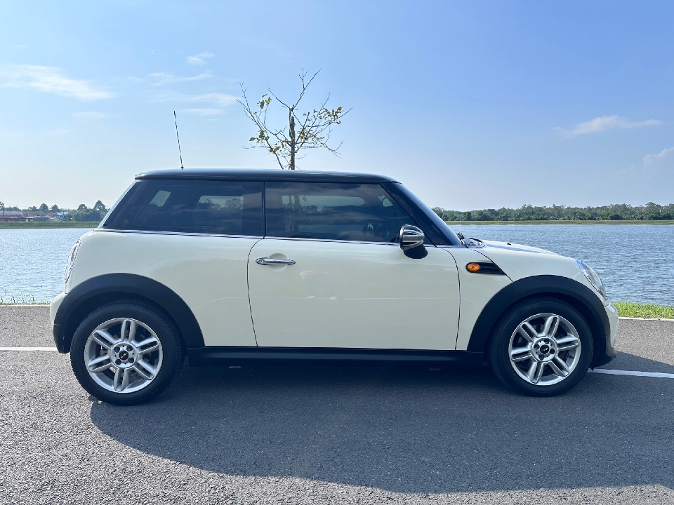 MINI COOPER Hatchback R56  1.6L AT  2011