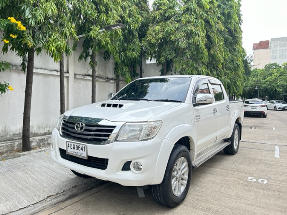 TOYOTA HILUX VIGO 3.0 DOUBLE CAB G สีขาวเกียร์ AT ปี 2012