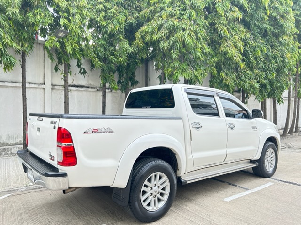 TOYOTA HILUX VIGO 3.0 DOUBLE CAB G สีขาวเกียร์ AT ปี 2012