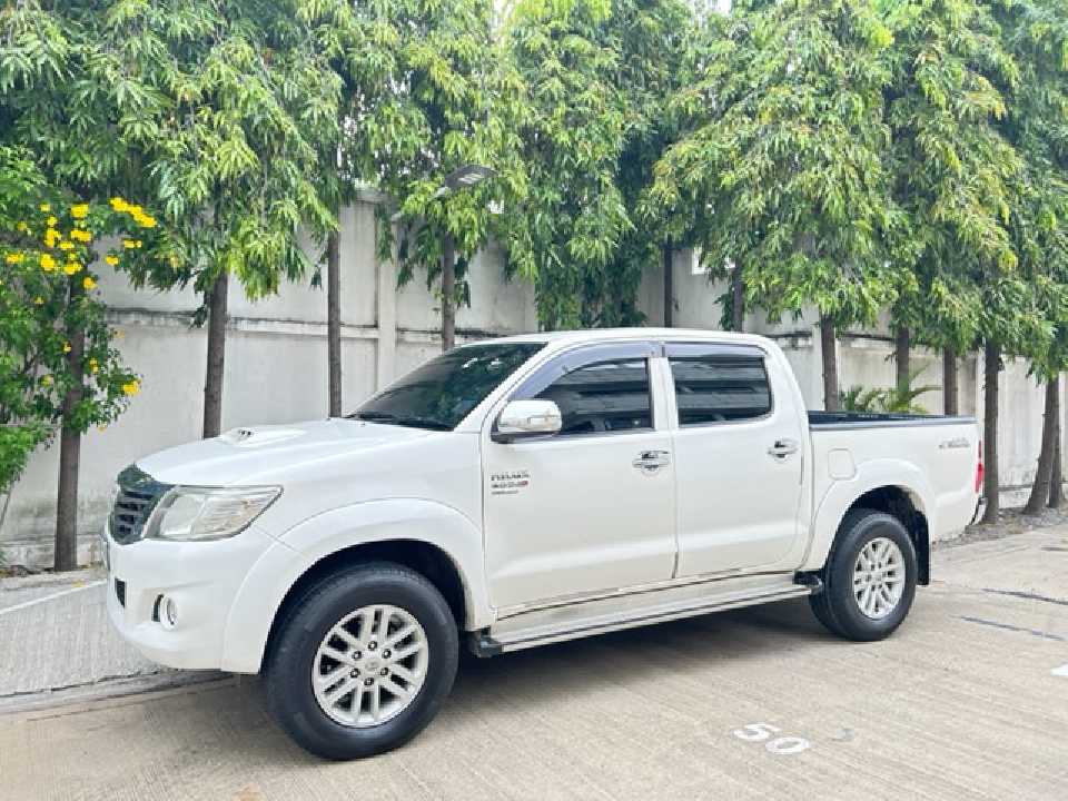 TOYOTA HILUX VIGO 3.0 DOUBLE CAB G สีขาวเกียร์ AT ปี 2012