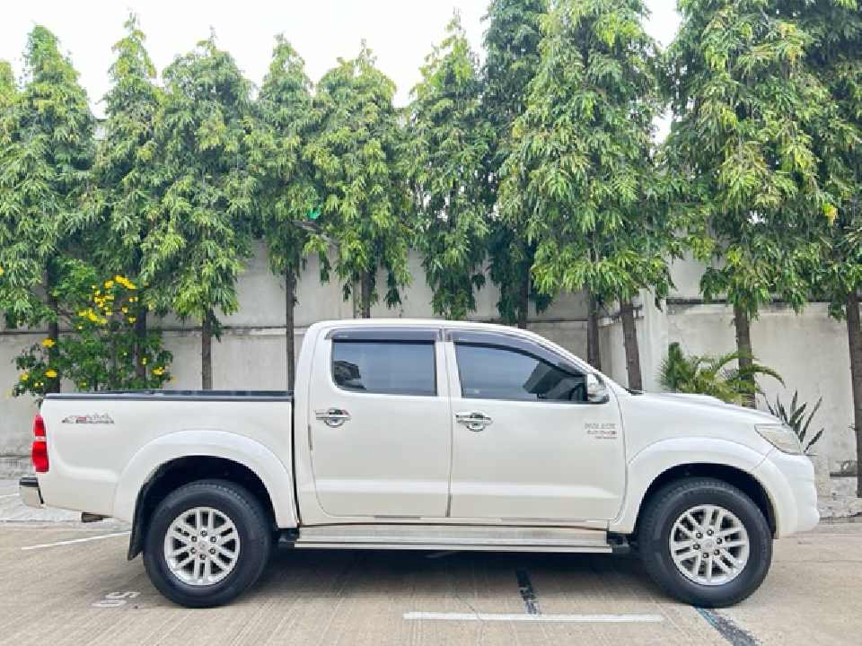 TOYOTA HILUX VIGO 3.0 DOUBLE CAB G สีขาวเกียร์ AT ปี 2012