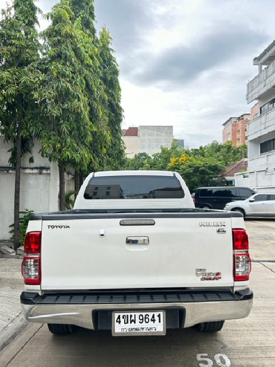 TOYOTA HILUX VIGO 3.0 DOUBLE CAB G สีขาวเกียร์ AT ปี 2012