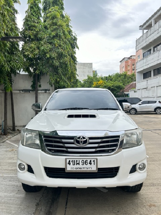 TOYOTA HILUX VIGO 3.0 DOUBLE CAB G สีขาวเกียร์ AT ปี 2012