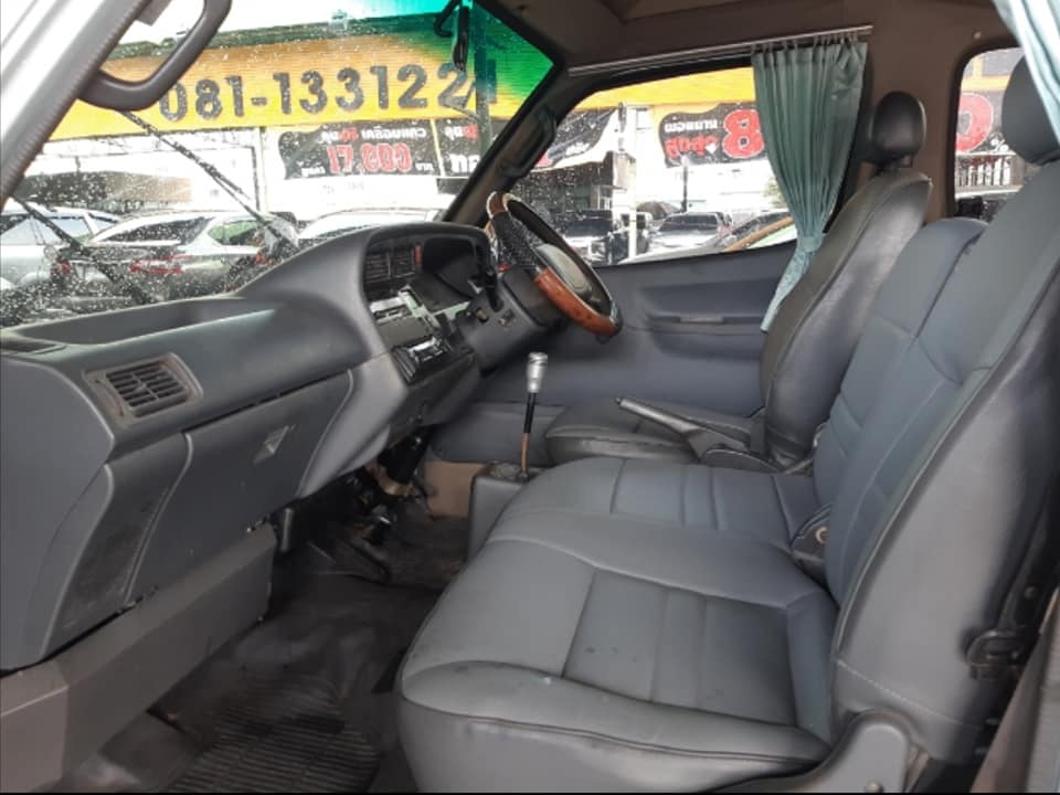 TOYOTA COMMUTER 3.0 5L ปี 03