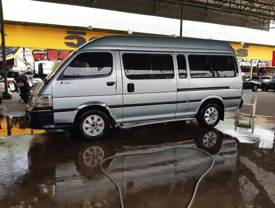 TOYOTA COMMUTER 3.0 5L ปี 03