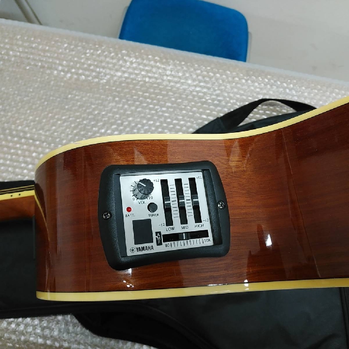 กีตาร์โปร่ง YAMAHA   CPX-700 SDB