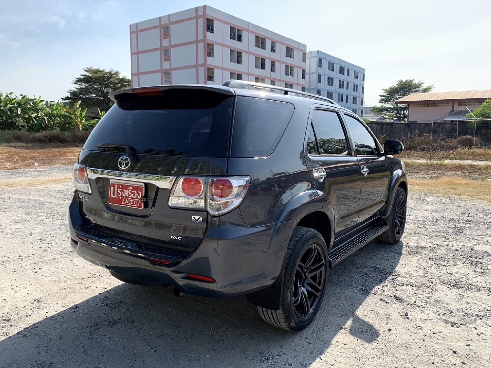 Toyota Fortuner 3.0 V 4WD เกียร์ออโต้ ปี​ 2012