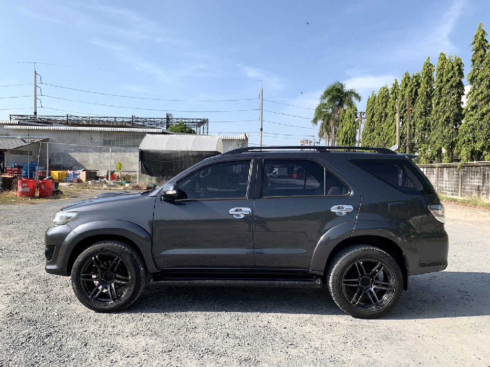 Toyota Fortuner 3.0 V 4WD เกียร์ออโต้ ปี​ 2012