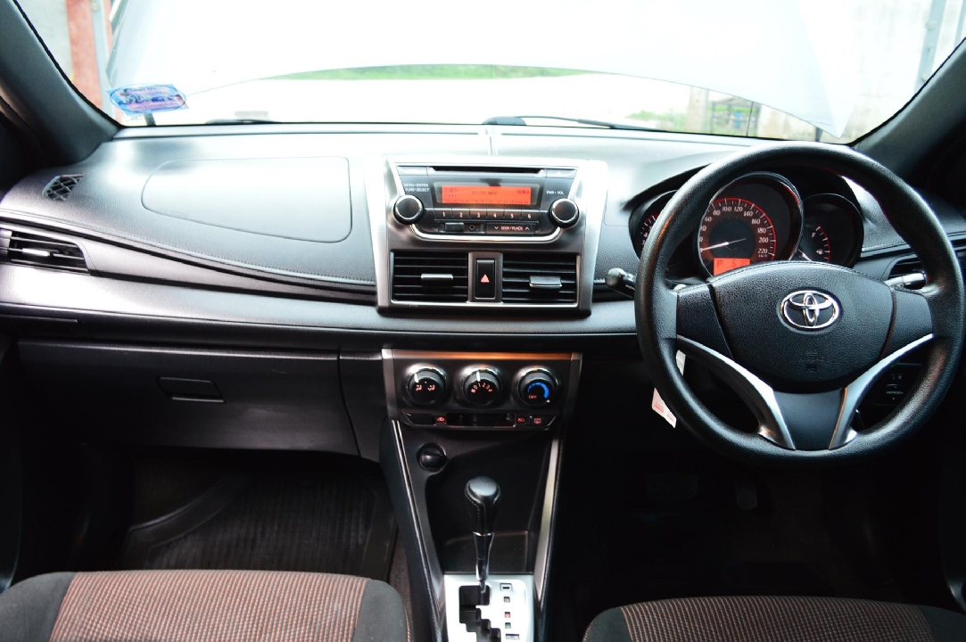 ฟรีดาว์toyota yaris ปี2014 รถผู้หญิงใช้มือเดียวลำดับที่1