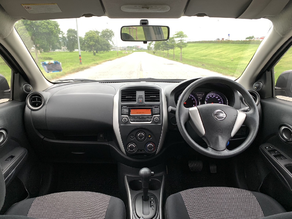 NISSAN ALMERA 1.2E AUTO 2015 รถสวย น็อตไม่ขยับ ไร้อุบัติเหตุ สีเดิมทั้งคัน100%