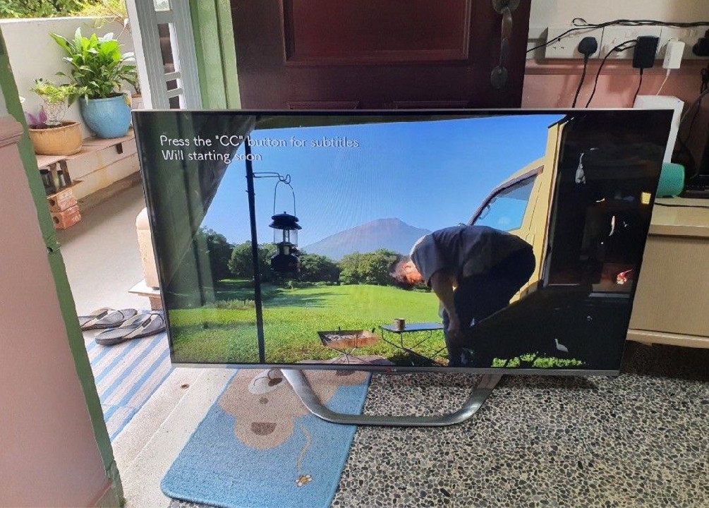 LG SMART TV 55 นิ้ว รุ่น 55LA740T ไม่มีตำหนิ แต่ไม่มีกล่อง ขาย 5,500 บาท   ได้ปกติทุกอย่าง เชื่อมต่อเน็ต