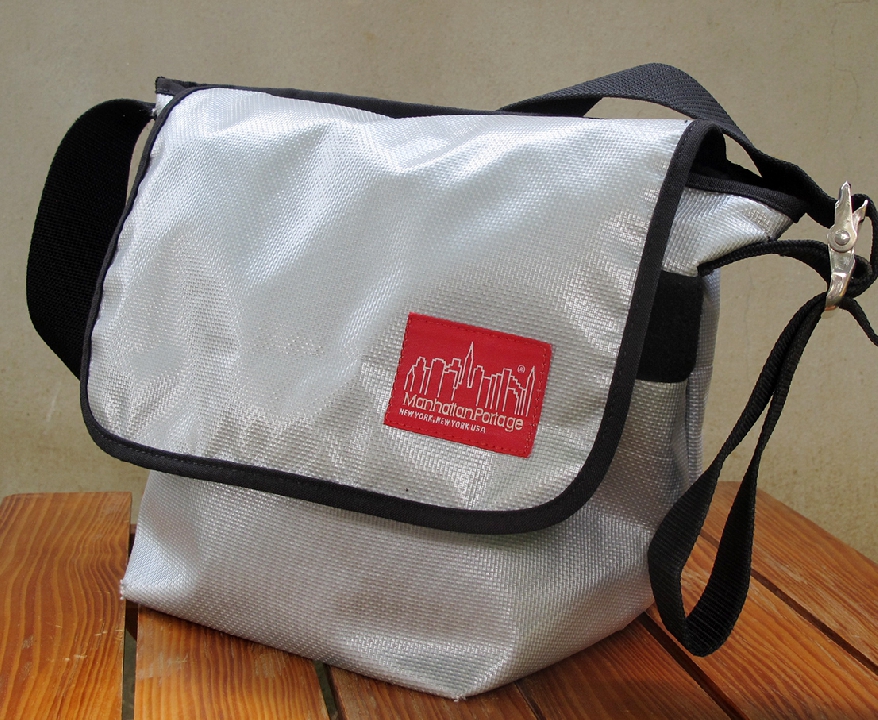 กระเป๋า Messenger Bag MANHATTAN PORTAGE Vinyl