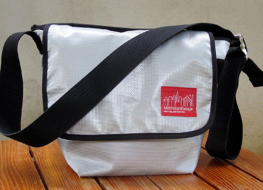 กระเป๋า Messenger Bag MANHATTAN PORTAGE Vinyl