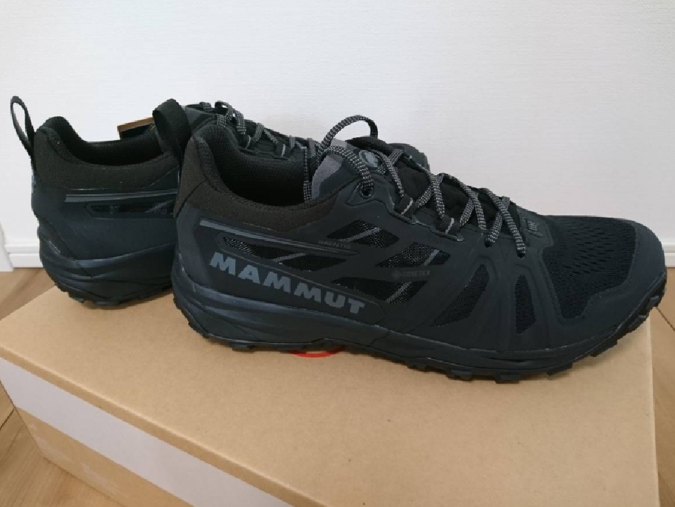 รองเท้าเดินป่า Mammut Gore-Tex (US 9)