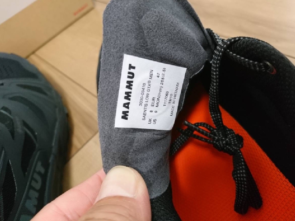 รองเท้าเดินป่า Mammut Gore-Tex (US 9)