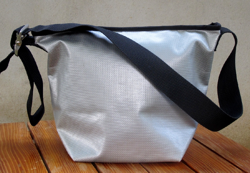กระเป๋า Messenger Bag MANHATTAN PORTAGE Vinyl