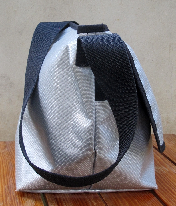 กระเป๋า Messenger Bag MANHATTAN PORTAGE Vinyl