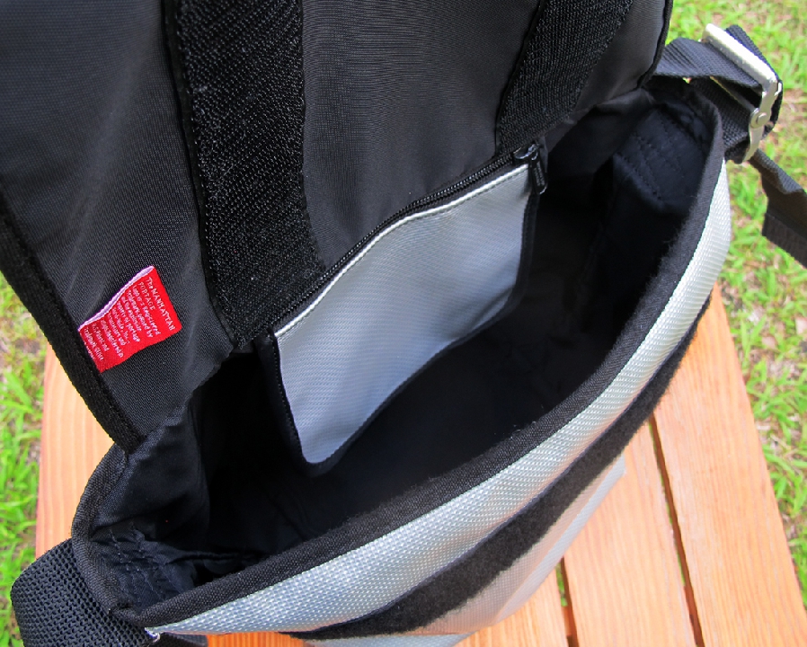 กระเป๋า Messenger Bag MANHATTAN PORTAGE Vinyl
