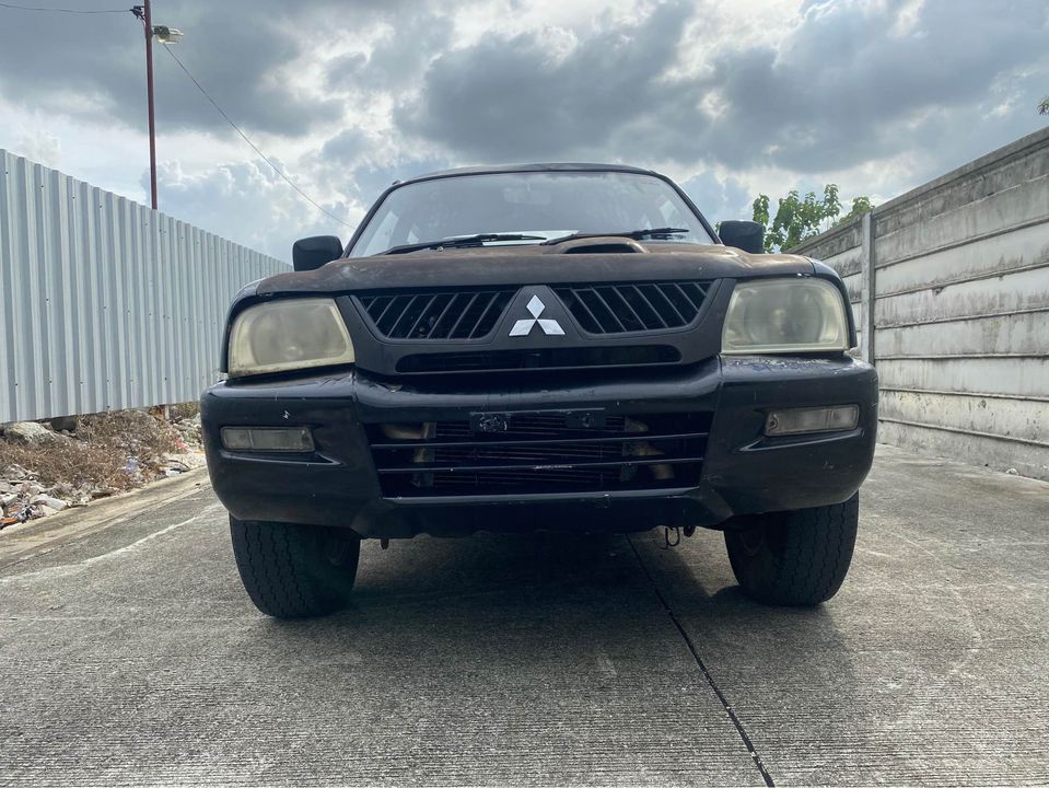 Mitsubishi Strada 4 ประตู