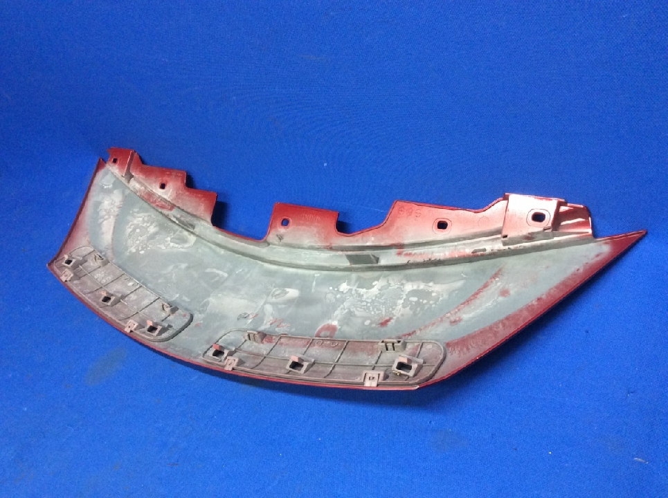 Nissan Note E12 กระจังหน้าบน 62320-5WJ0H ปลายแดง