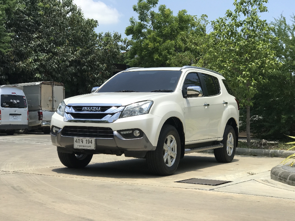 รถมือสอง Isuzu Mu-X 3.0 4x2 ปี 2015 พร้อมรับประกันเครื่องเกียร์นาน2ปี/20,000กม.