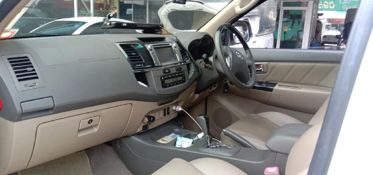 TOYOTA FORTUNER 3.0 V 2WD ปี 2012