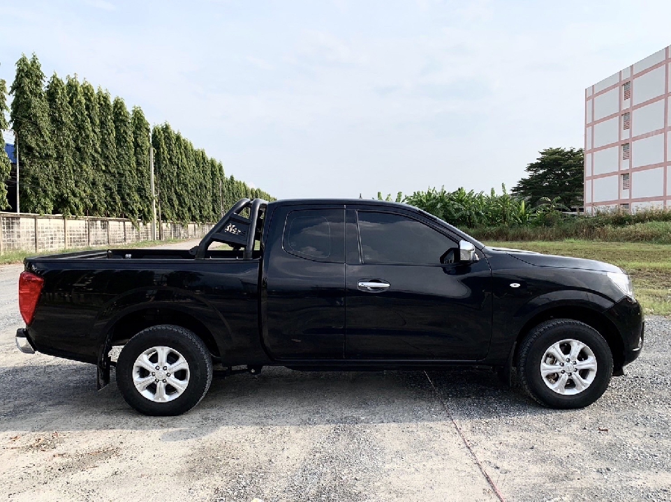 Nissan Navara NP300 2.5 E King Cab เกียร์ธรรมดา ปี2019 สีดำ