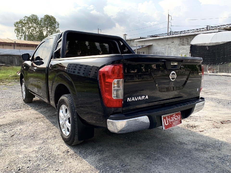 Nissan Navara NP300 2.5 E King Cab เกียร์ธรรมดา ปี2019 สีดำ