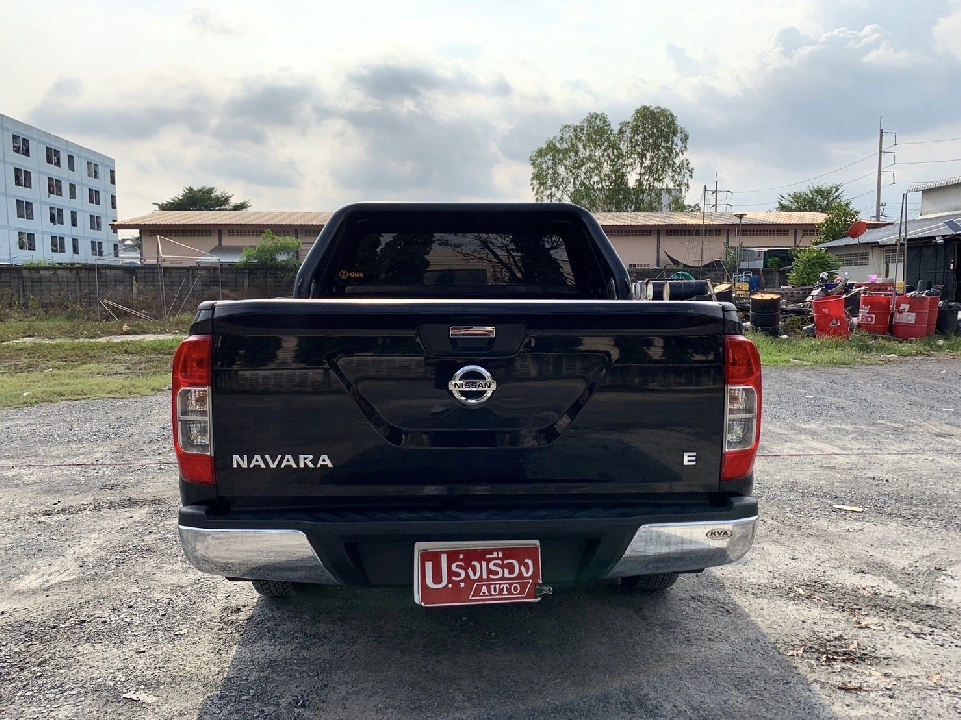 Nissan Navara NP300 2.5 E King Cab เกียร์ธรรมดา ปี2019 สีดำ