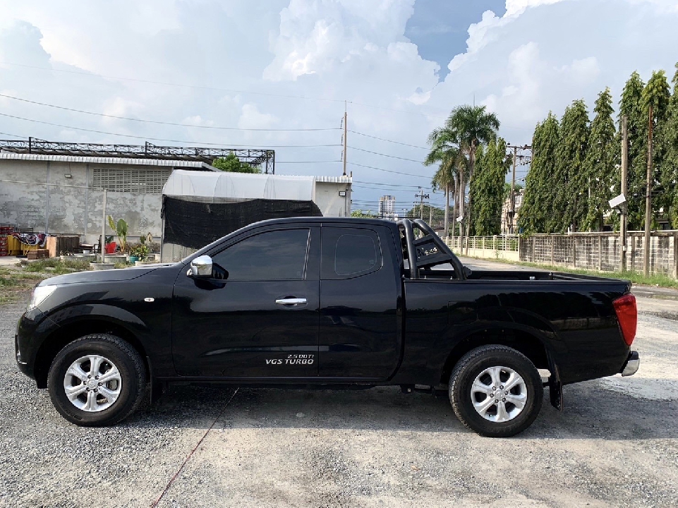 Nissan Navara NP300 2.5 E King Cab เกียร์ธรรมดา ปี2019 สีดำ