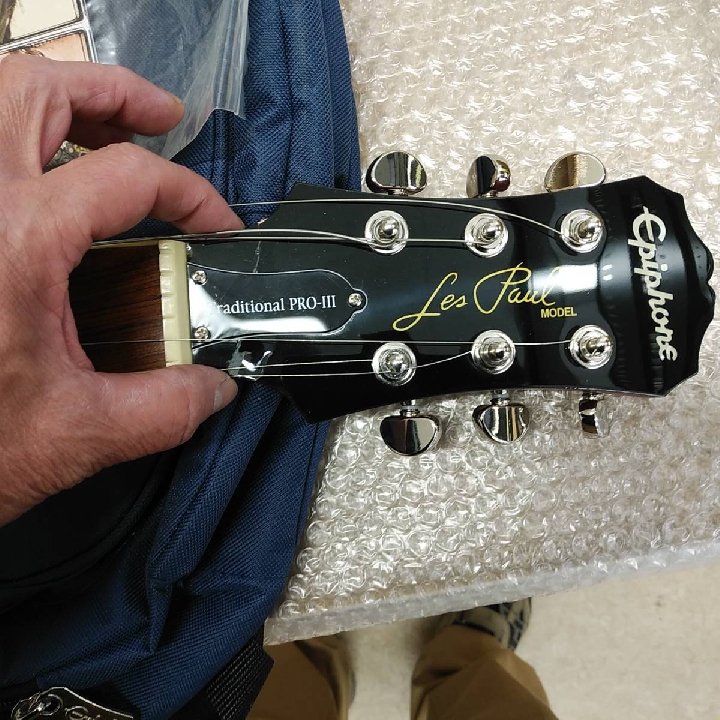 กีต้าร์ไฟฟ้า Epiphone Les Paul Traditional PRO-III