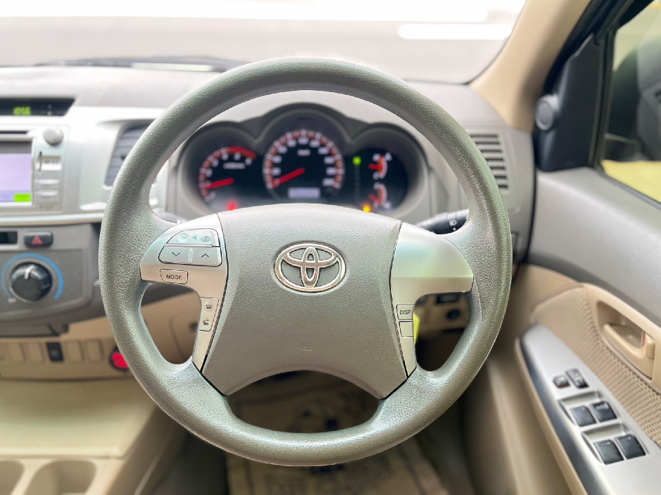 TOYOTA VIGO CHAMP 2.5 E VN TURBO CAB AT ปี 2013