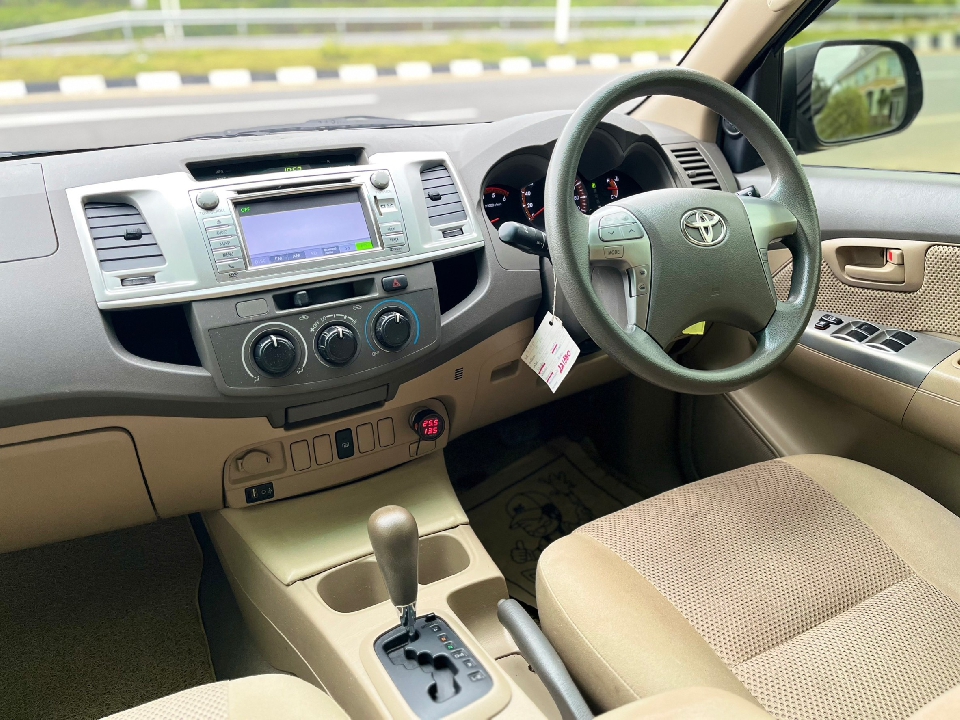 TOYOTA VIGO CHAMP 2.5 E VN TURBO CAB AT ปี 2013