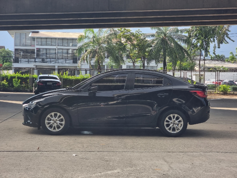 ฟรีดาวน์ Mazda 2 1.3 High SkyActiv  AT ปี 2018