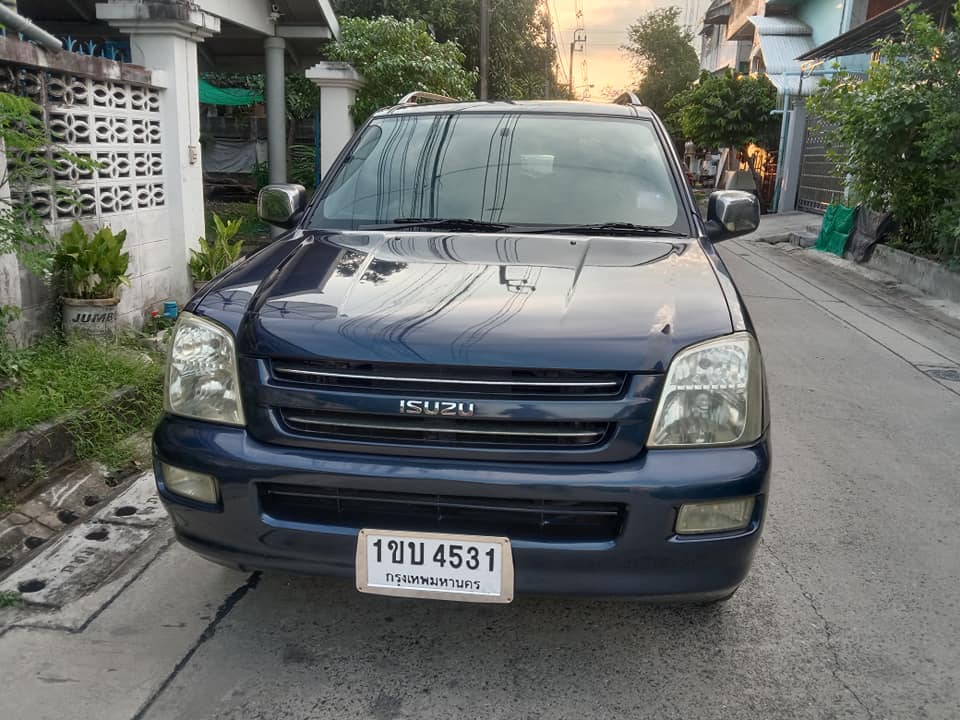 Isuzu Adventure ปี 2004