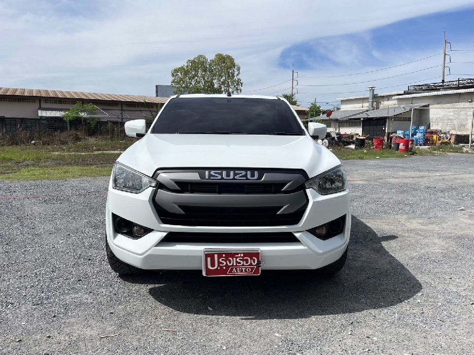 ISUZU D-MAX CAB-4 1.9 S เกียร์ธรรมดา ปี2021 สีขาว