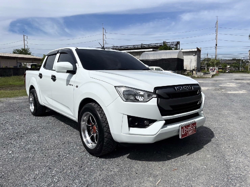 ISUZU D-MAX CAB-4 1.9 S เกียร์ธรรมดา ปี2021 สีขาว