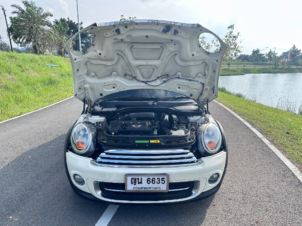 MINI COOPER Hatchback R56  1.6L AT ปี 2011 รถในฝันของสาวๆ  อัตราเร่งดีเยี่ยม คันเล็กน่ารักๆ เล็กพริก