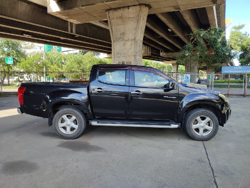 ISUZU D-MAX Double Cab 2.5 Ddi Z Hi-Lander AT ปี 2015