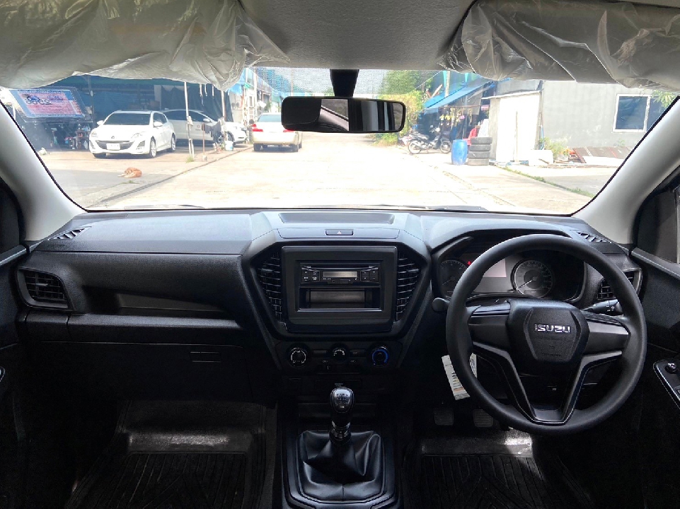ISUZU D-MAX CAB-4 1.9 S เกียร์ธรรมดา ปี2021 สีขาว