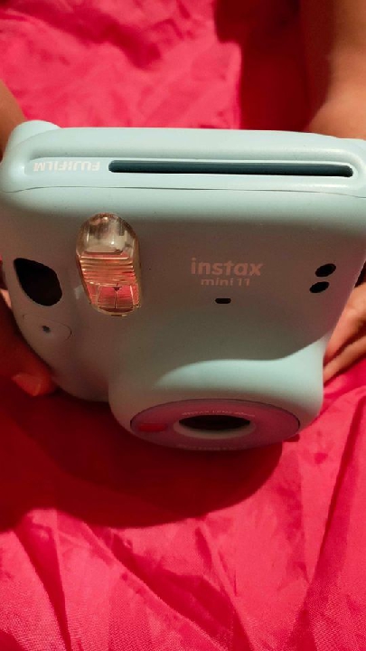 กล้องโพลารอยด์ instax