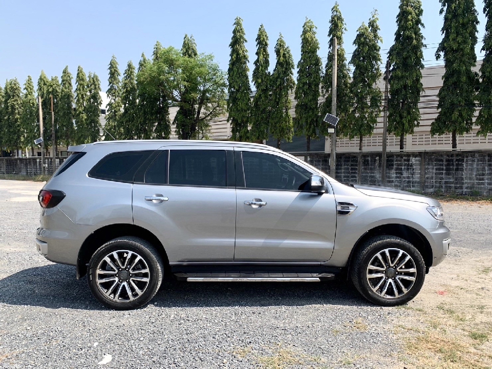 Ford Everest 2.0 Titanium+ 4WD สีเทา เกียร์ออโต้ ปี2018