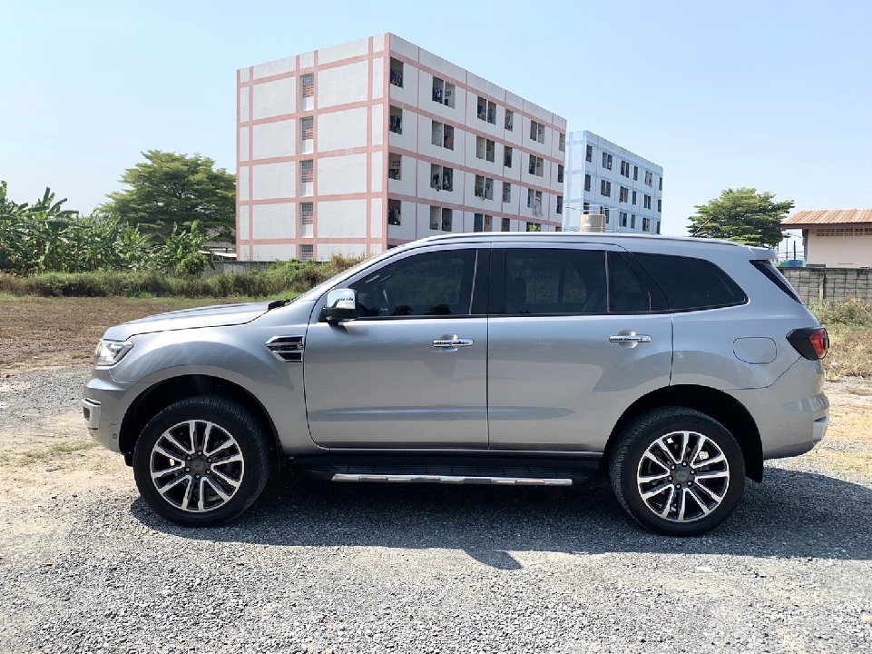 Ford Everest 2.0 Titanium+ 4WD สีเทา เกียร์ออโต้ ปี2018