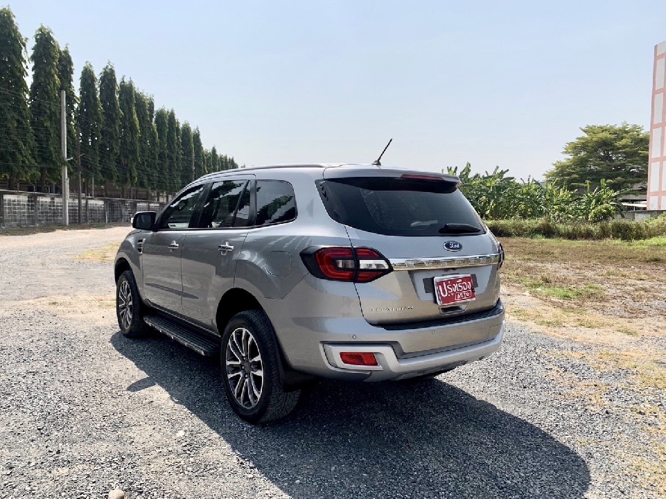 Ford Everest 2.0 Titanium+ 4WD สีเทา เกียร์ออโต้ ปี2018