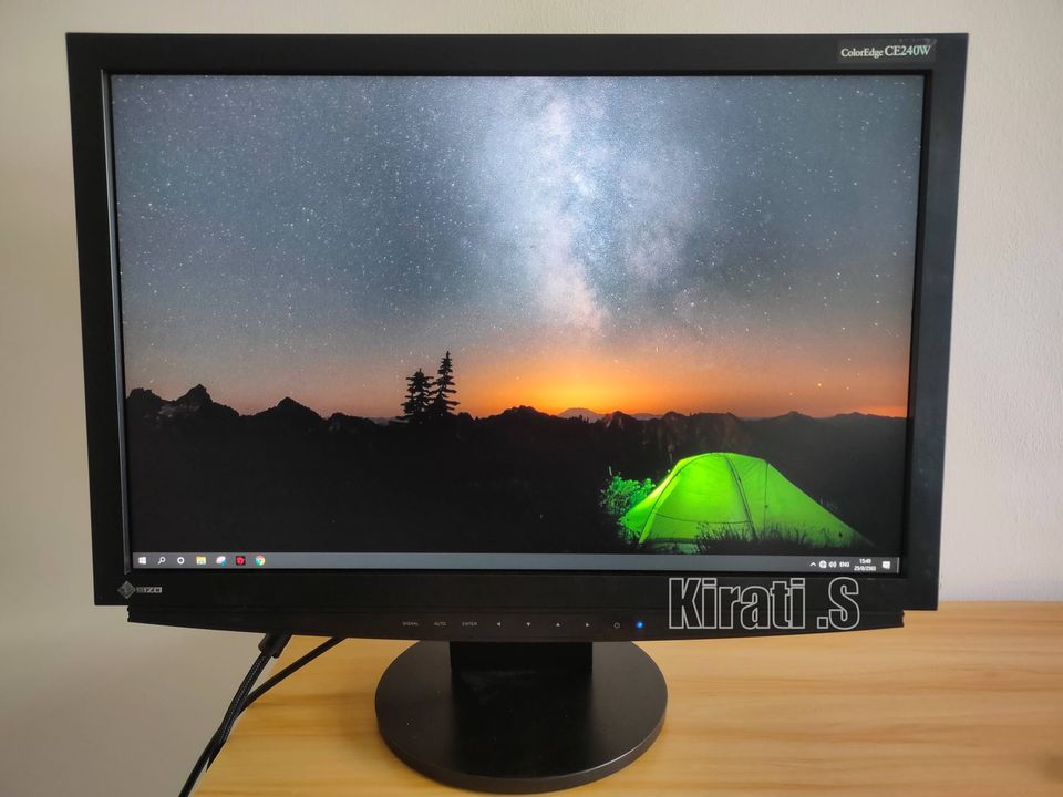 จอ EIZO 24 นิ้ว (ต่อ HDMI ได้) มี 2 รุ่น หมุนแนวตั้งได้ เหมาะทั้งงานกราฟฟิคและทั่วไป สวยๆ เลยครับ