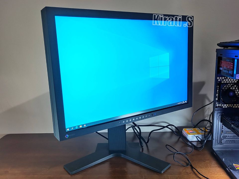 จอ EIZO 24 นิ้ว (ต่อ HDMI ได้) มี 2 รุ่น หมุนแนวตั้งได้ เหมาะทั้งงานกราฟฟิคและทั่วไป สวยๆ เลยครับ